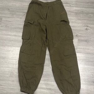 Woman’s Olive Cargo Pants